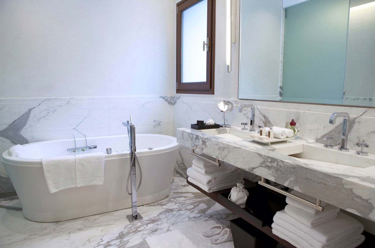 Ambassadeur Suite Bathroom